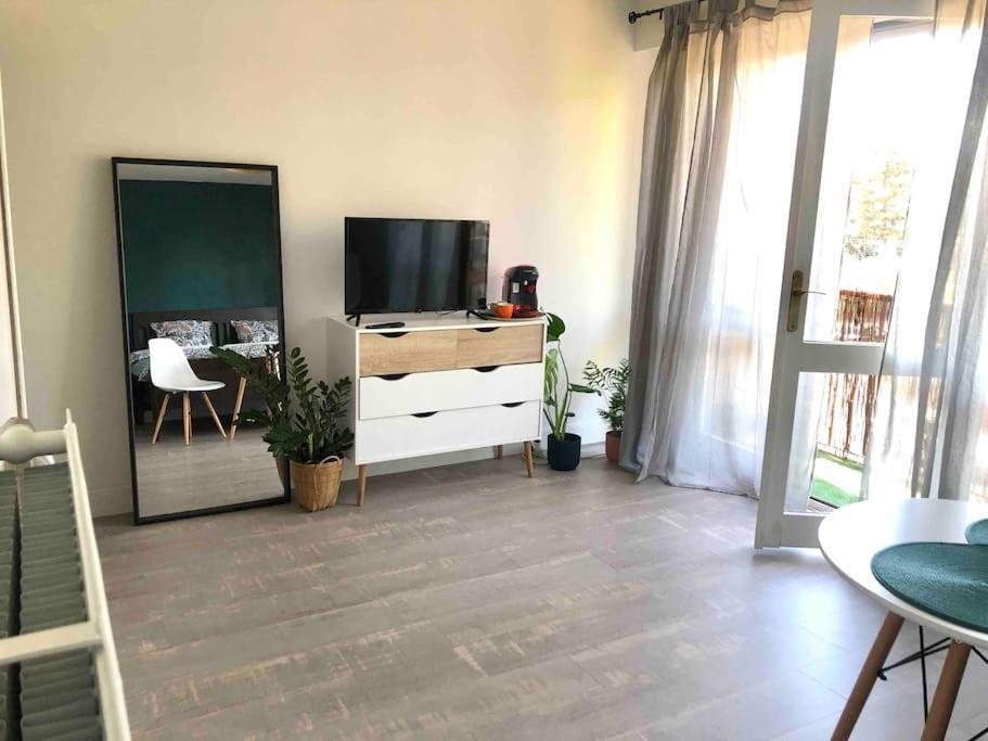 Cozy Studio With Balcony And Free Parking Aix-en-Provence Exterior photo